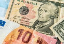 Bản tin tài chính sáng 11/10/2023: Giá vàng neo cao, dầu và USD đi xuống