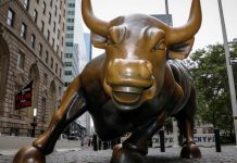 Vì sao chứng khoán Mỹ vẫn tăng mạnh điểm bất chấp số liệu thất nghiệp xấu chưa từng thấy?