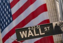 Phố Wall đảo chiều ngoạn mục, S&P 500 tăng 1.5%