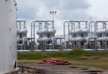 Chứng khoán Mỹ tăng 3 phiên liên tiếp trong lúc đàm phán thương mại diễn ra, giá dầu hồi nhẹ