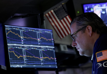 Chứng khoán Mỹ giảm mạnh sau khi Tổng thống Trump gửi thư thuế quan, giá dầu tăng