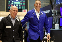 Chứng khoán Mỹ tiếp tục “xanh”, giá dầu giảm sâu