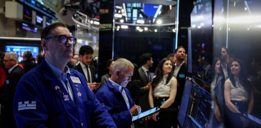 Chứng khoán Mỹ khởi sắc khi tâm lý thị trường cải thiện, dầu mất động lực