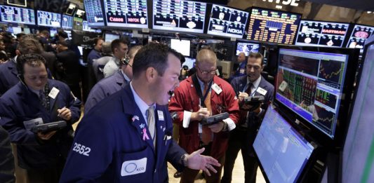 Chứng khoán Mỹ giảm tốc vì Nvidia, giá dầu giằng co trong biên độ rộng