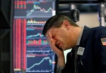 Chứng khoán Mỹ suy yếu vì dầu thô vượt mốc 100 USD/thùng